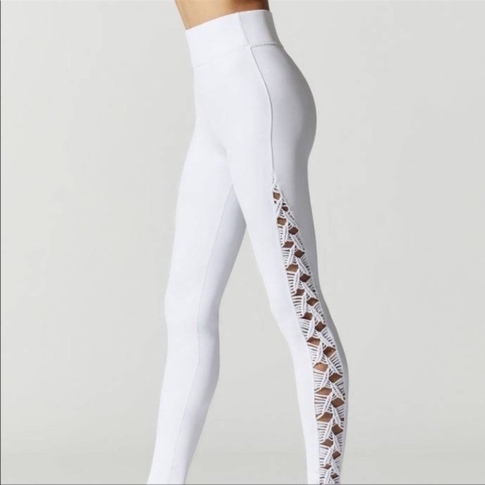 Carbon38 Macrame Leggings in White. Women’s Medium
